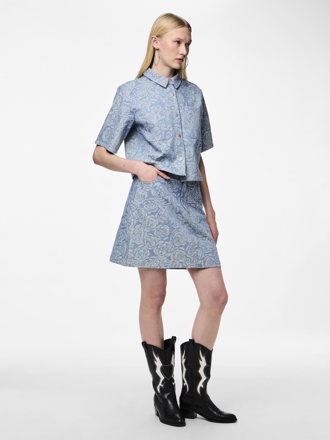 model_shot-front_full